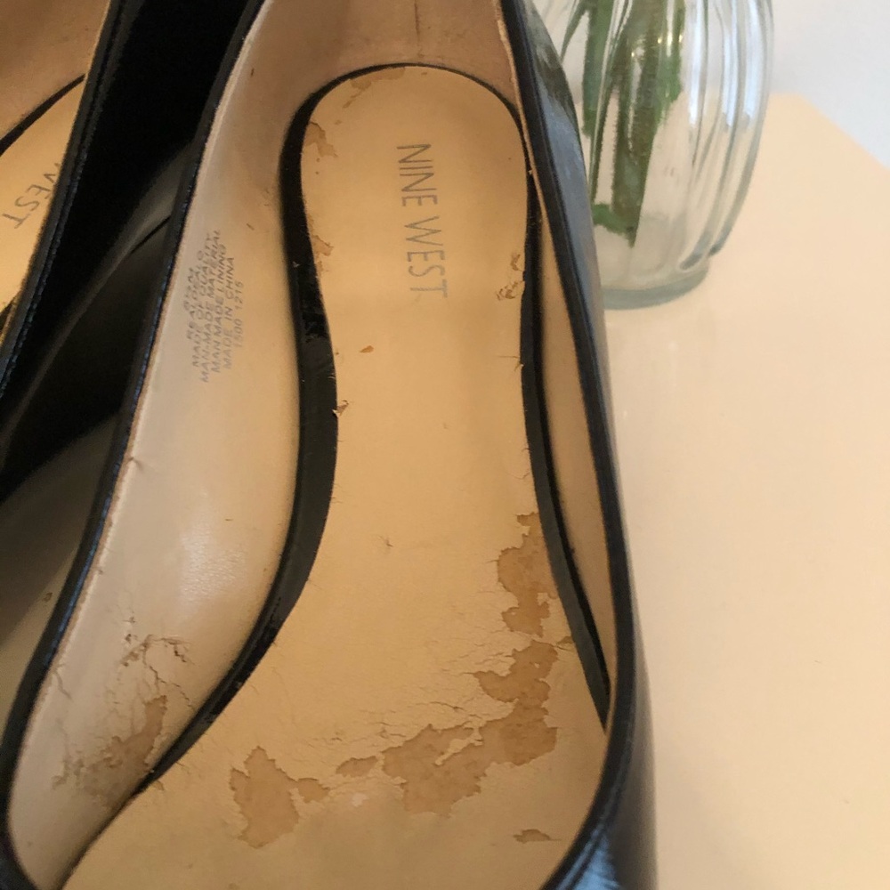 Nine West Black Patent Peep Toe Wedge Pumps - Size 8.5 - Picture 4 of 13